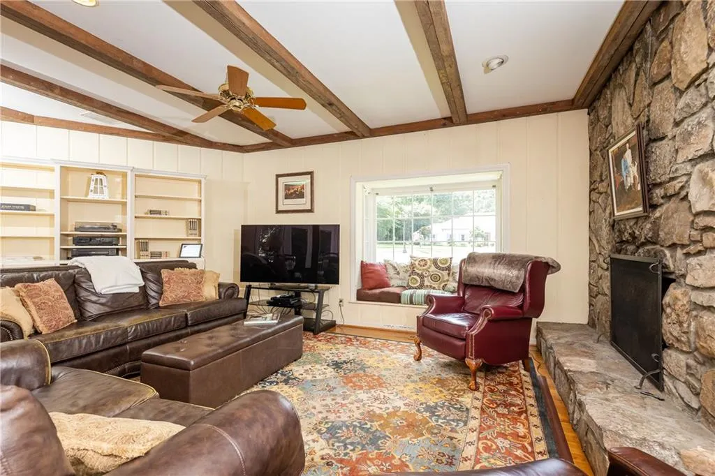 675 Fair Oaks Manor, Sandy Springs, Georgia 30327, 5 Bedrooms Bedrooms, ,3 BathroomsBathrooms,Residential,Sold,675 Fair Oaks Manor,7057749
