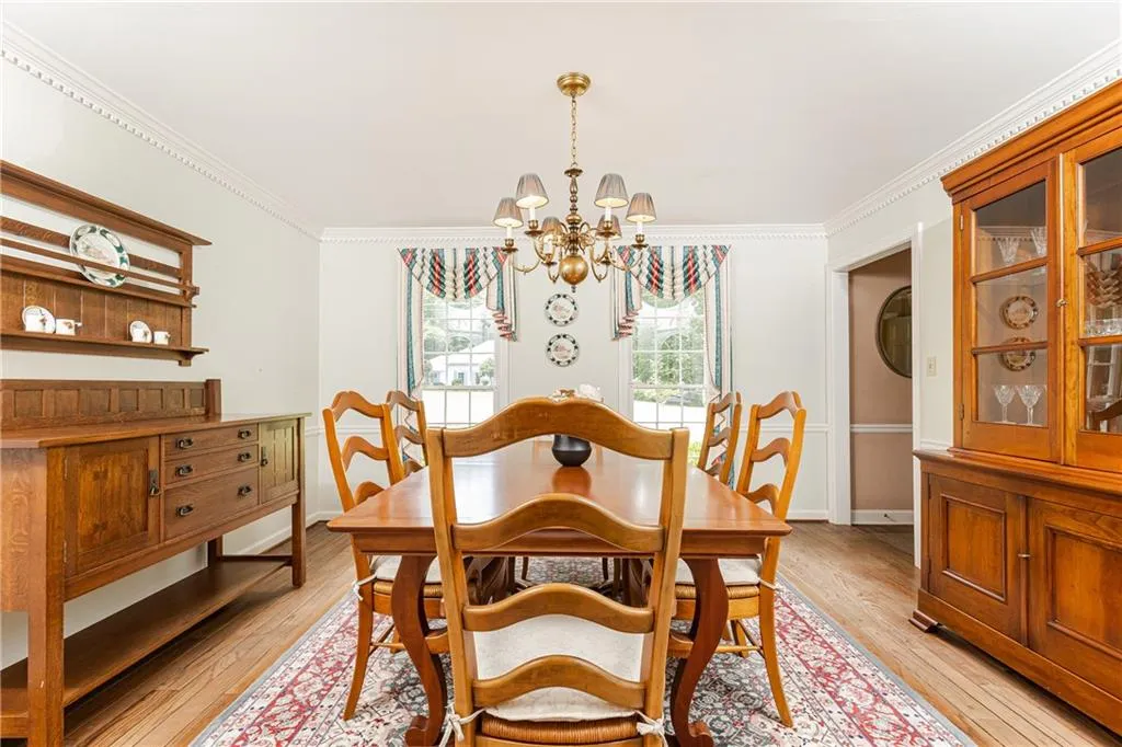 675 Fair Oaks Manor, Sandy Springs, Georgia 30327, 5 Bedrooms Bedrooms, ,3 BathroomsBathrooms,Residential,Sold,675 Fair Oaks Manor,7057749