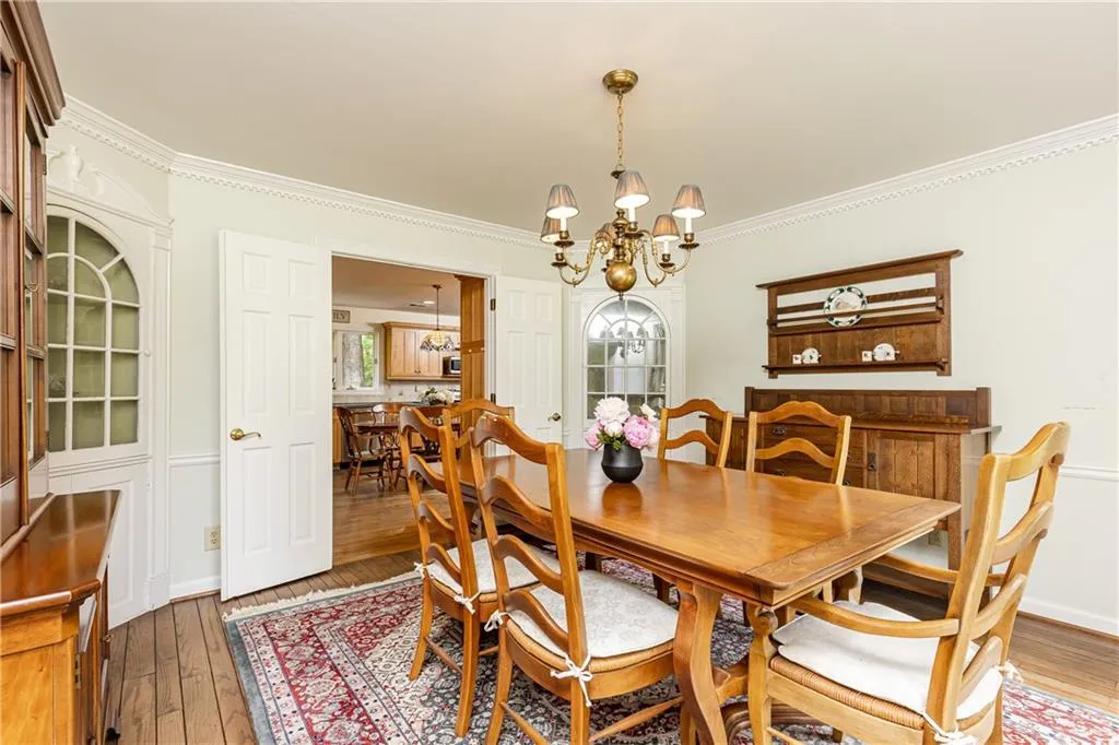 675 Fair Oaks Manor, Sandy Springs, Georgia 30327, 5 Bedrooms Bedrooms, ,3 BathroomsBathrooms,Residential,Sold,675 Fair Oaks Manor,7057749