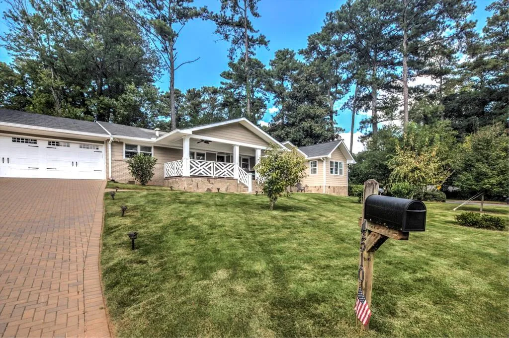 4510 Jolyn Place, Atlanta, Georgia 30342, 3 Bedrooms Bedrooms, ,2 BathroomsBathrooms,Residential,Sold,4510 Jolyn Place,5913612
