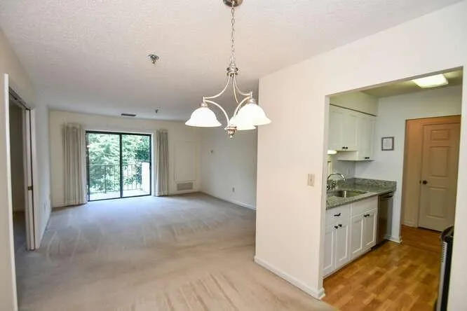 300 Johnson Ferry Road Ne Unit A303, Sandy Springs, Georgia 30328, 2 Bedrooms Bedrooms, ,2 BathroomsBathrooms,Residential,Sold,300 Johnson Ferry Road Ne Unit A303,7139984