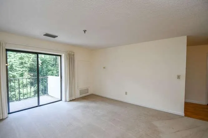 300 Johnson Ferry Road Ne Unit A303, Sandy Springs, Georgia 30328, 2 Bedrooms Bedrooms, ,2 BathroomsBathrooms,Residential,Sold,300 Johnson Ferry Road Ne Unit A303,7139984