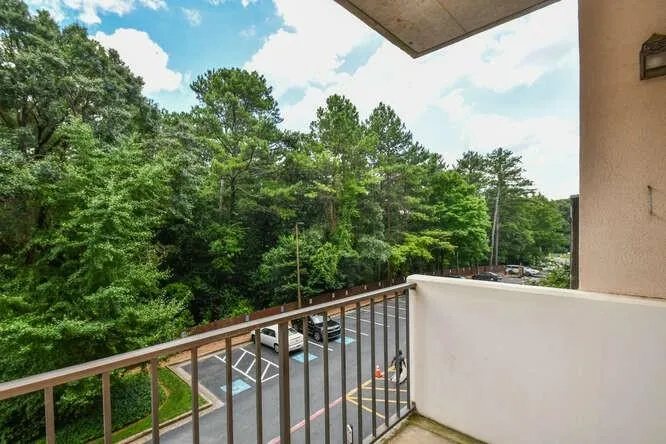 300 Johnson Ferry Road Ne Unit A303, Sandy Springs, Georgia 30328, 2 Bedrooms Bedrooms, ,2 BathroomsBathrooms,Residential,Sold,300 Johnson Ferry Road Ne Unit A303,7139984