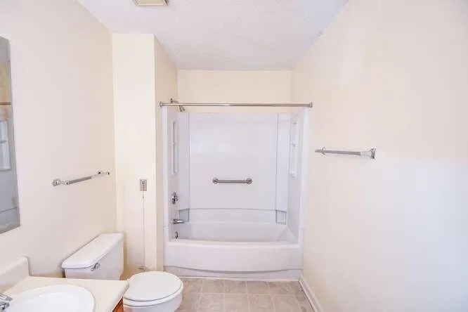 300 Johnson Ferry Road Ne Unit A303, Sandy Springs, Georgia 30328, 2 Bedrooms Bedrooms, ,2 BathroomsBathrooms,Residential,Sold,300 Johnson Ferry Road Ne Unit A303,7139984