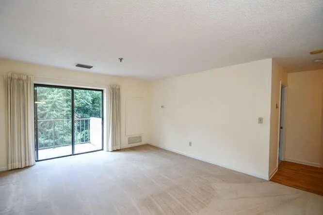 300 Johnson Ferry Road Ne Unit A303, Sandy Springs, Georgia 30328, 2 Bedrooms Bedrooms, ,2 BathroomsBathrooms,Residential,Sold,300 Johnson Ferry Road Ne Unit A303,7139984