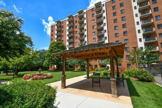 300 Johnson Ferry Road Ne Unit A303, Sandy Springs, Georgia 30328, 2 Bedrooms Bedrooms, ,2 BathroomsBathrooms,Residential,Sold,300 Johnson Ferry Road Ne Unit A303,7139984