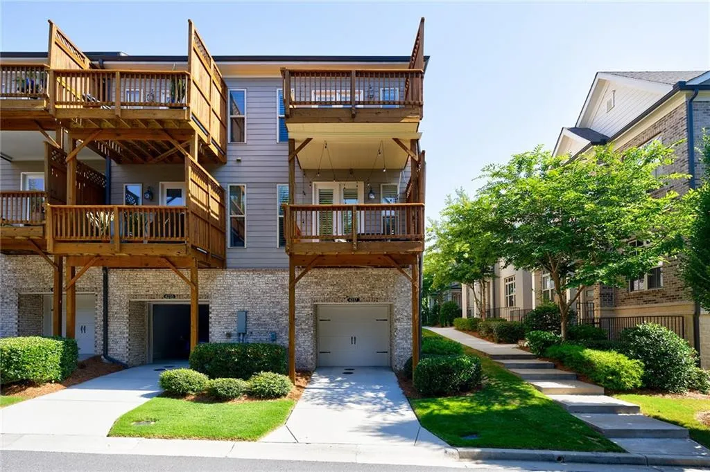 Access to the one-car garage is also available from the lower level.