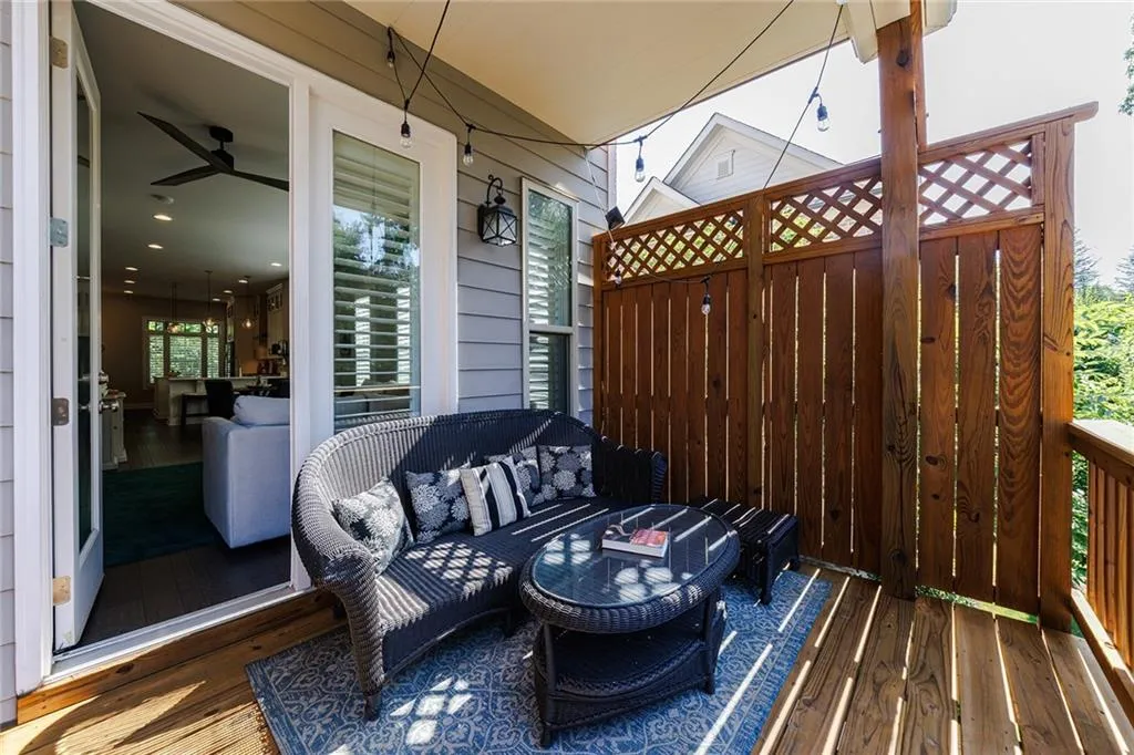 Private outdoor deck