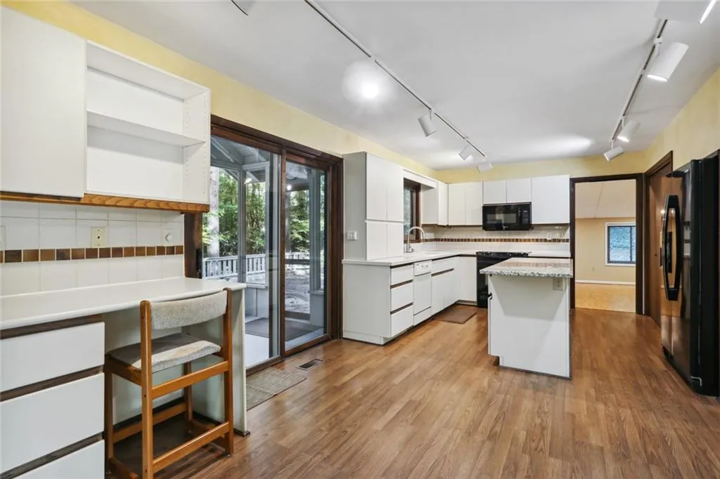 300 Elden Drive, Atlanta, Georgia 30342, 3 Bedrooms Bedrooms, ,2 BathroomsBathrooms,Residential,Sold,300 Elden Drive,7180328