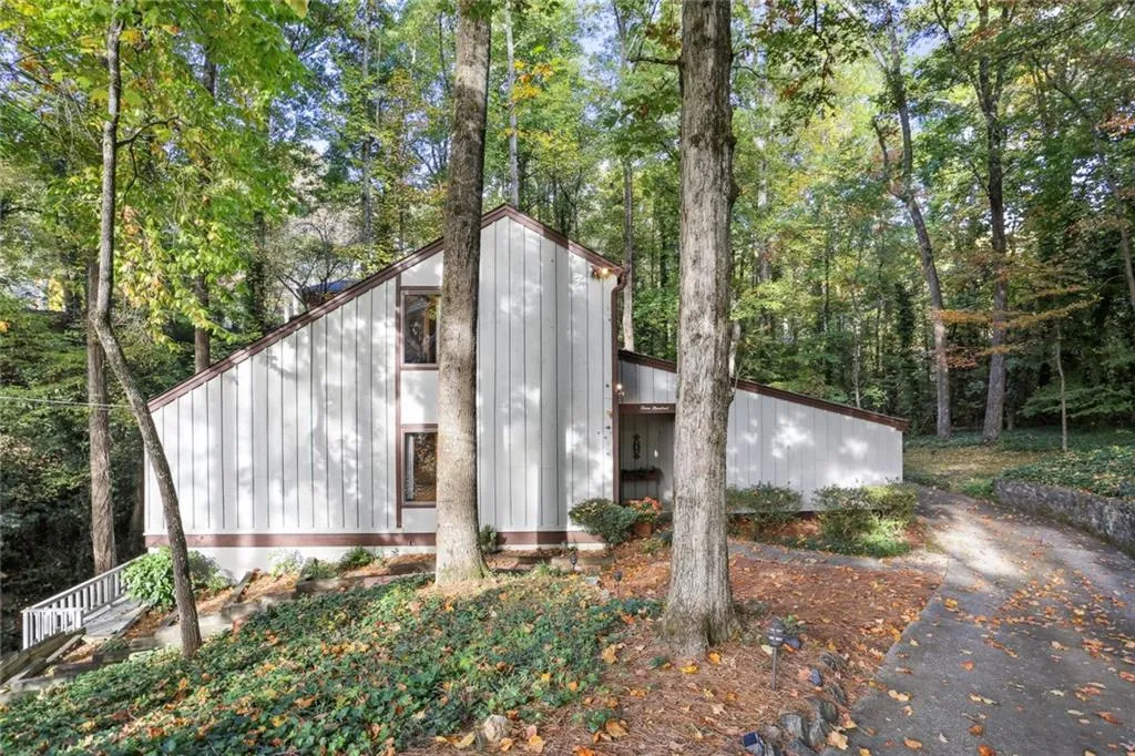 300 Elden Drive, Atlanta, Georgia 30342, 3 Bedrooms Bedrooms, ,2 BathroomsBathrooms,Residential,Sold,300 Elden Drive,7180328
