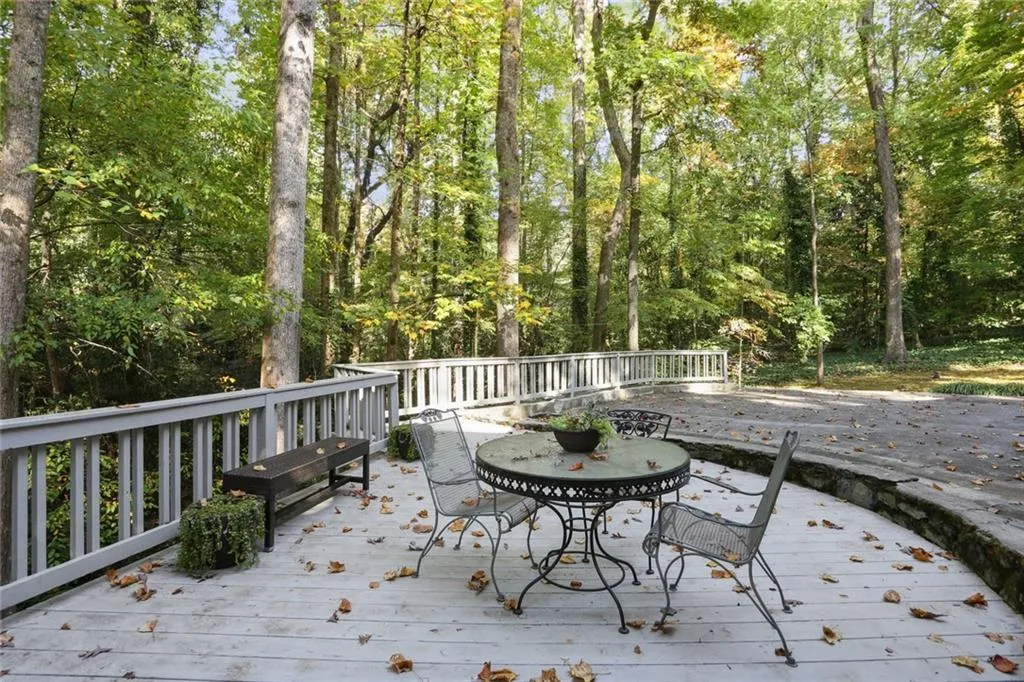 300 Elden Drive, Atlanta, Georgia 30342, 3 Bedrooms Bedrooms, ,2 BathroomsBathrooms,Residential,Sold,300 Elden Drive,7180328
