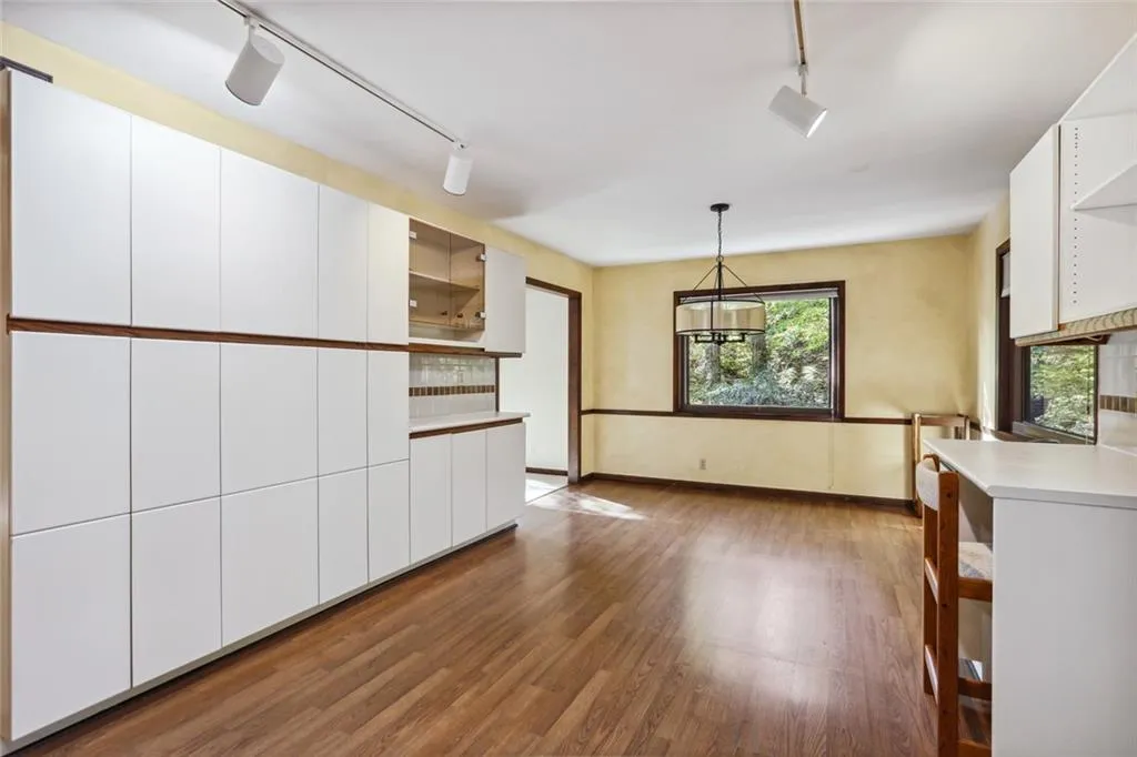 300 Elden Drive, Atlanta, Georgia 30342, 3 Bedrooms Bedrooms, ,2 BathroomsBathrooms,Residential,Sold,300 Elden Drive,7180328
