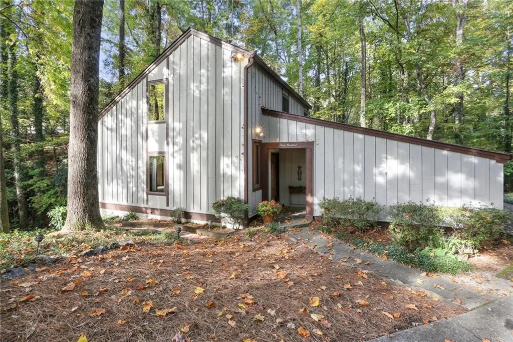 300 Elden Drive, Atlanta, Georgia 30342, 3 Bedrooms Bedrooms, ,2 BathroomsBathrooms,Residential,Sold,300 Elden Drive,7180328