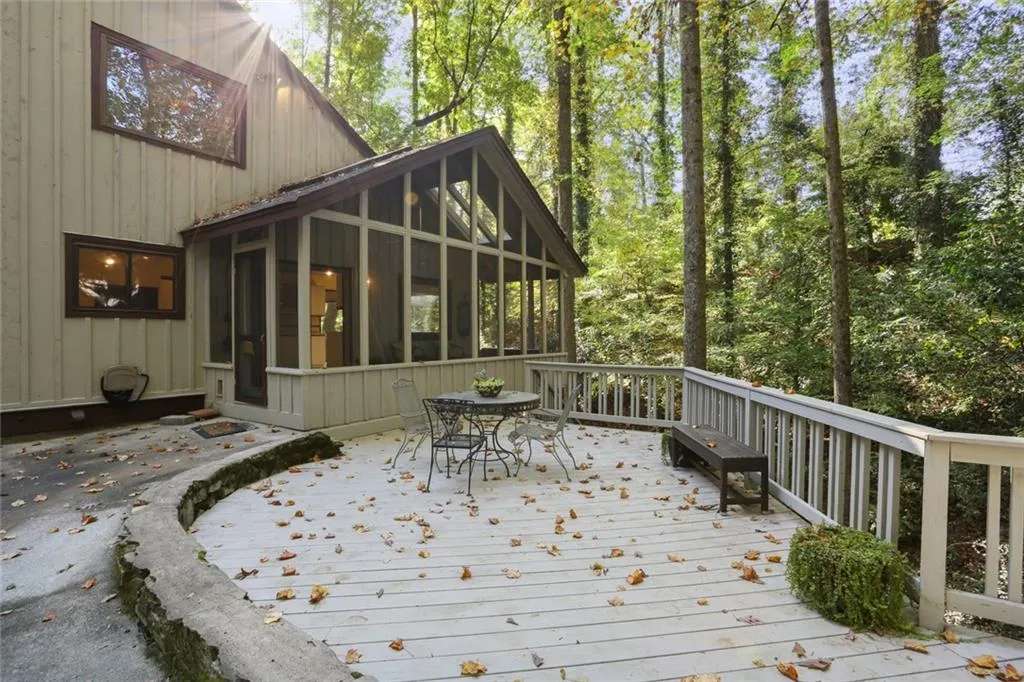 300 Elden Drive, Atlanta, Georgia 30342, 3 Bedrooms Bedrooms, ,2 BathroomsBathrooms,Residential,Sold,300 Elden Drive,7180328
