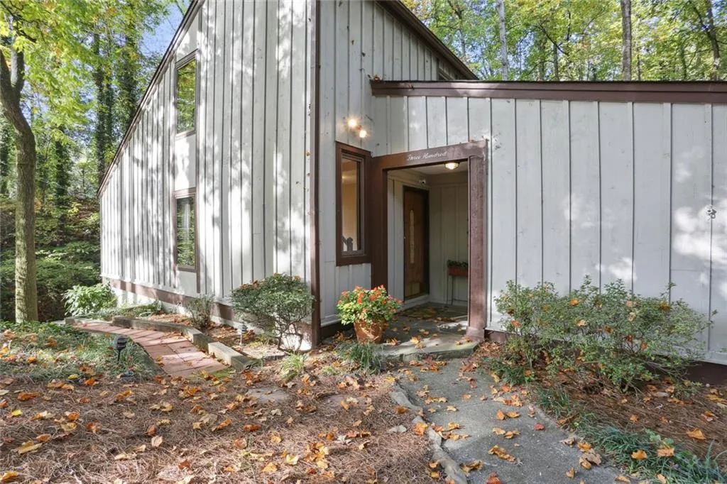 300 Elden Drive, Atlanta, Georgia 30342, 3 Bedrooms Bedrooms, ,2 BathroomsBathrooms,Residential,Sold,300 Elden Drive,7180328