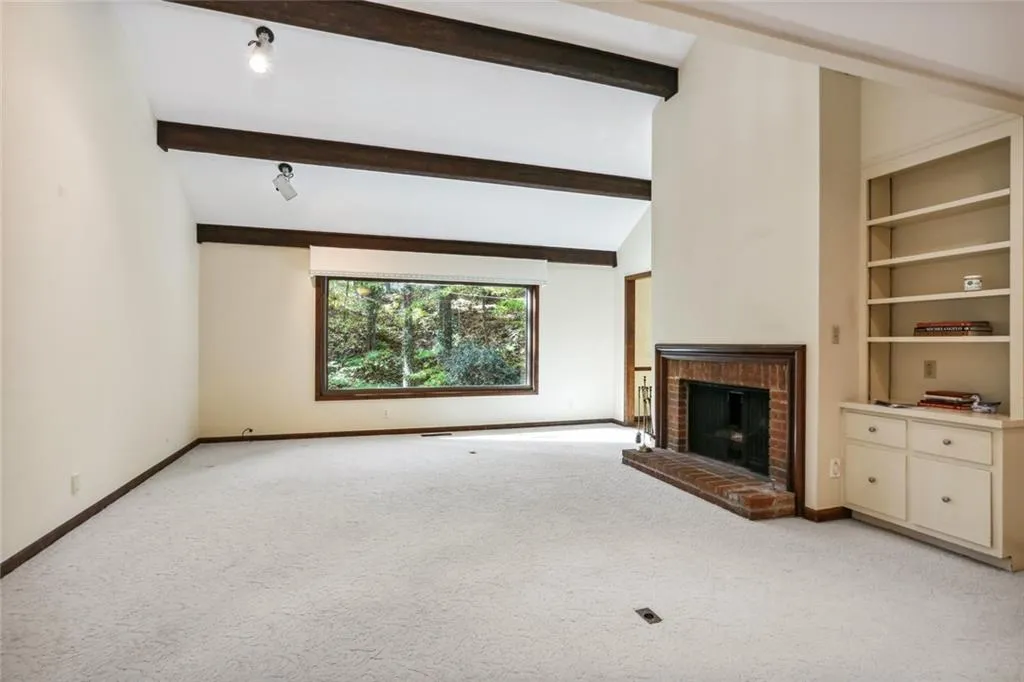 300 Elden Drive, Atlanta, Georgia 30342, 3 Bedrooms Bedrooms, ,2 BathroomsBathrooms,Residential,Sold,300 Elden Drive,7180328