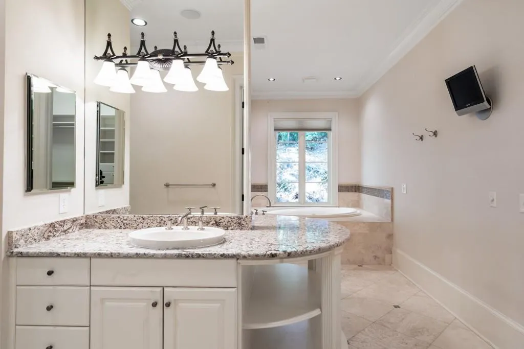 960 W Kingston Drive, Atlanta, Georgia 30342, 5 Bedrooms Bedrooms, ,5 BathroomsBathrooms,Residential,Sold,960 W Kingston Drive,6560526