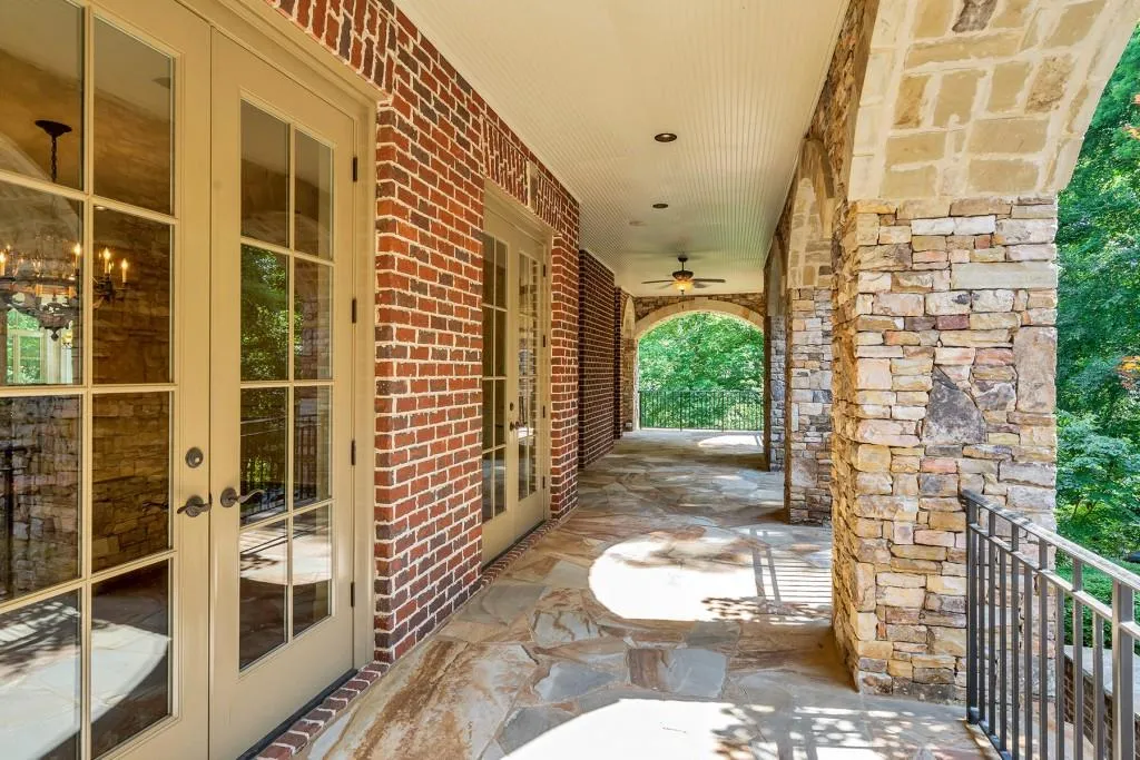 960 W Kingston Drive, Atlanta, Georgia 30342, 5 Bedrooms Bedrooms, ,5 BathroomsBathrooms,Residential,Sold,960 W Kingston Drive,6560526