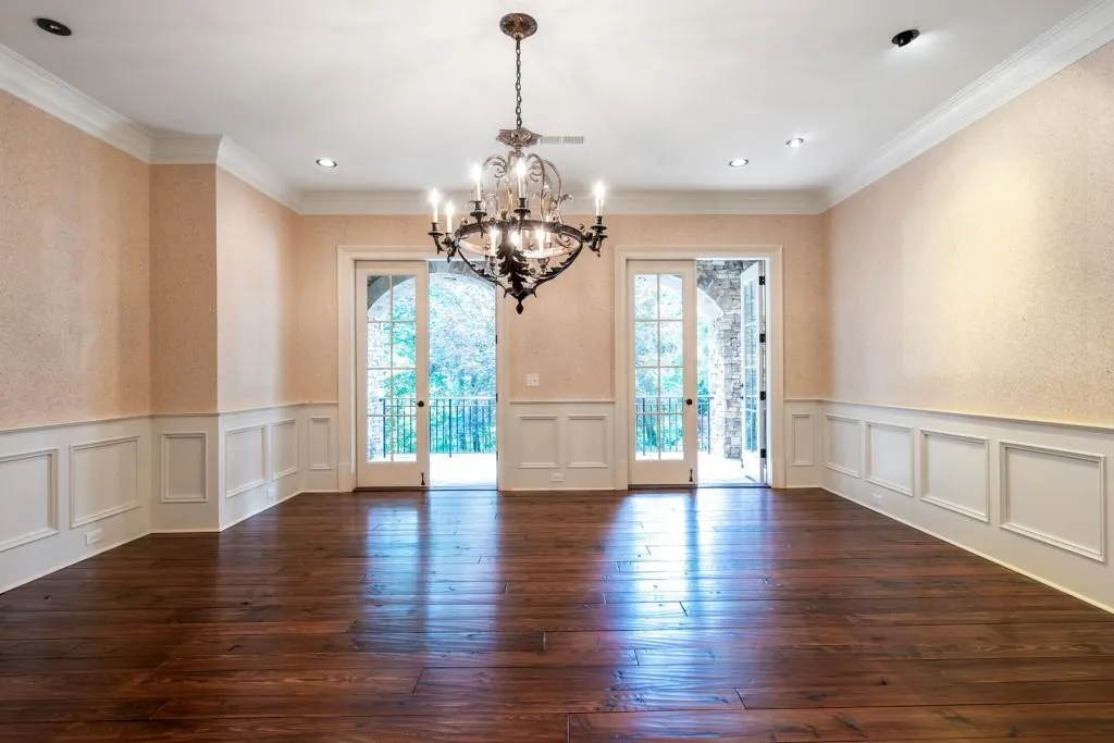 960 W Kingston Drive, Atlanta, Georgia 30342, 5 Bedrooms Bedrooms, ,5 BathroomsBathrooms,Residential,Sold,960 W Kingston Drive,6560526