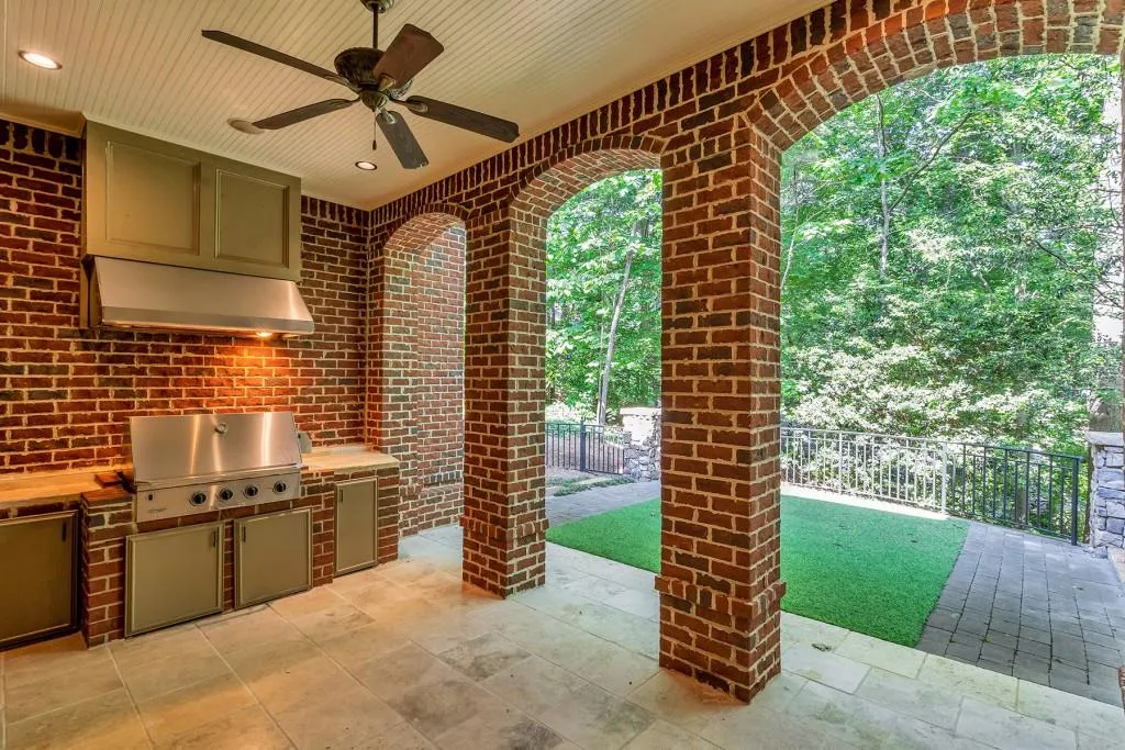 960 W Kingston Drive, Atlanta, Georgia 30342, 5 Bedrooms Bedrooms, ,5 BathroomsBathrooms,Residential,Sold,960 W Kingston Drive,6560526