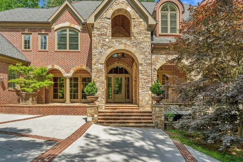 960 W Kingston Drive, Atlanta, Georgia 30342, 5 Bedrooms Bedrooms, ,5 BathroomsBathrooms,Residential,Sold,960 W Kingston Drive,6560526