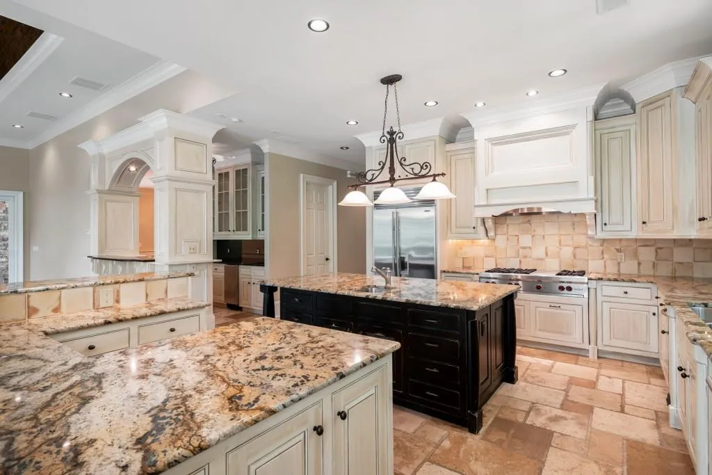 960 W Kingston Drive, Atlanta, Georgia 30342, 5 Bedrooms Bedrooms, ,5 BathroomsBathrooms,Residential,Sold,960 W Kingston Drive,6560526