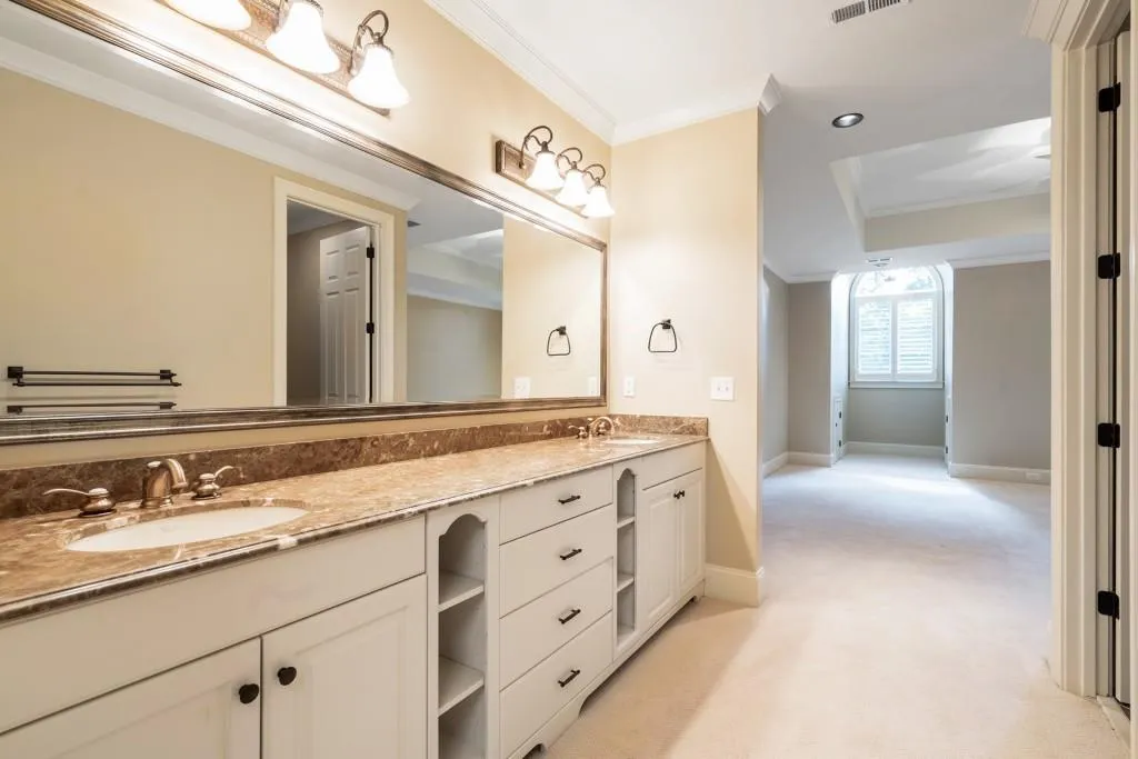 960 W Kingston Drive, Atlanta, Georgia 30342, 5 Bedrooms Bedrooms, ,5 BathroomsBathrooms,Residential,Sold,960 W Kingston Drive,6560526