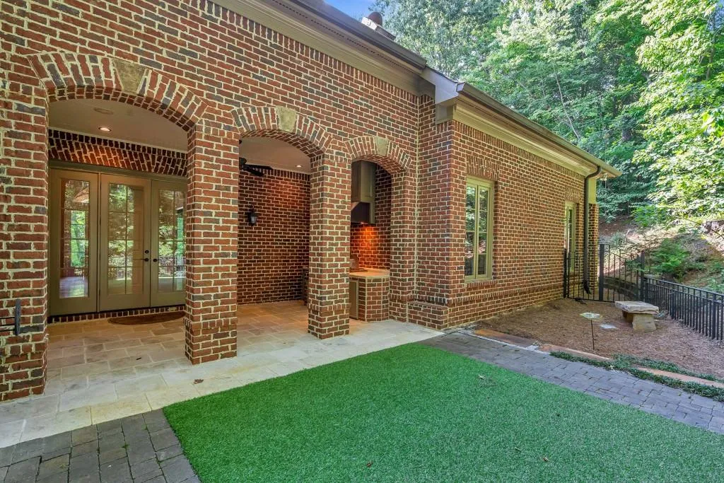 960 W Kingston Drive, Atlanta, Georgia 30342, 5 Bedrooms Bedrooms, ,5 BathroomsBathrooms,Residential,Sold,960 W Kingston Drive,6560526