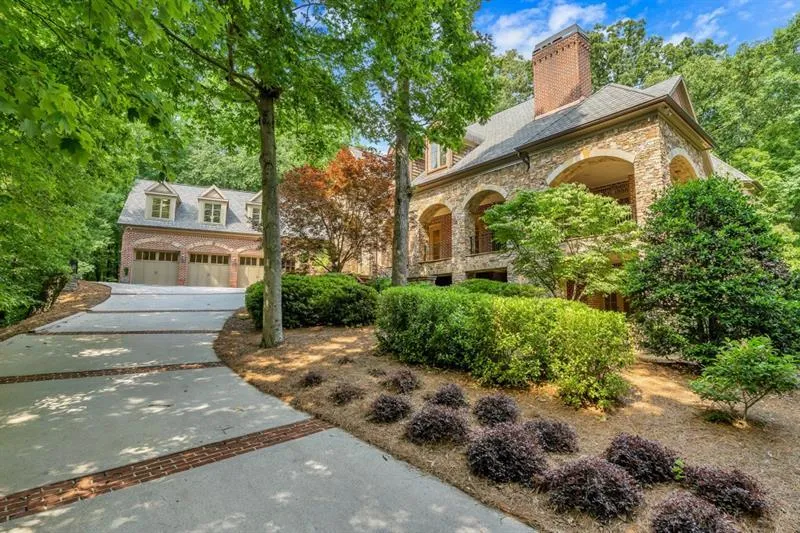 960 W Kingston Drive, Atlanta, Georgia 30342, 5 Bedrooms Bedrooms, ,5 BathroomsBathrooms,Residential,Sold,960 W Kingston Drive,6560526