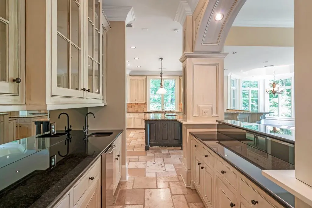 960 W Kingston Drive, Atlanta, Georgia 30342, 5 Bedrooms Bedrooms, ,5 BathroomsBathrooms,Residential,Sold,960 W Kingston Drive,6560526