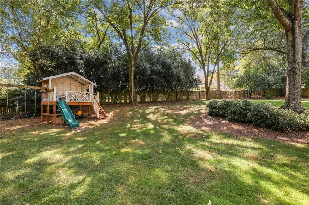 2365 Kimbrough Court, Sandy Springs, Georgia 30350, 5 Bedrooms Bedrooms, ,3 BathroomsBathrooms,Residential,Sold,2365 Kimbrough Court,7117723