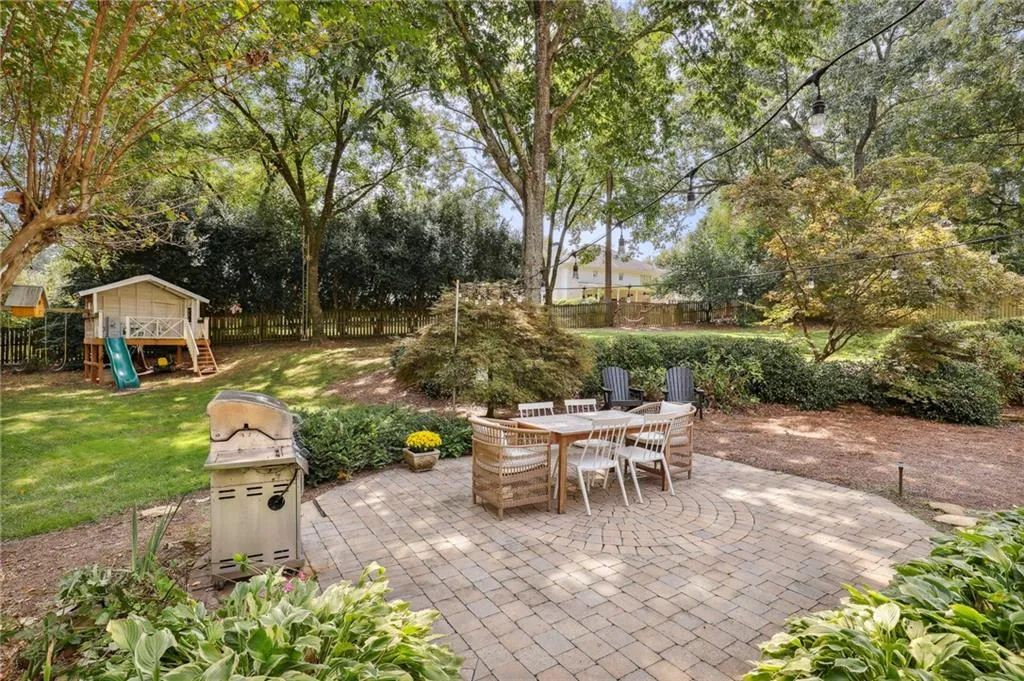 2365 Kimbrough Court, Sandy Springs, Georgia 30350, 5 Bedrooms Bedrooms, ,3 BathroomsBathrooms,Residential,Sold,2365 Kimbrough Court,7117723