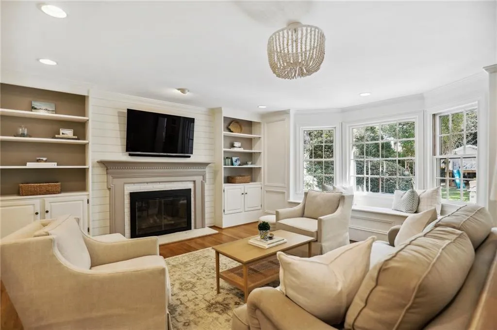 2365 Kimbrough Court, Sandy Springs, Georgia 30350, 5 Bedrooms Bedrooms, ,3 BathroomsBathrooms,Residential,Sold,2365 Kimbrough Court,7117723