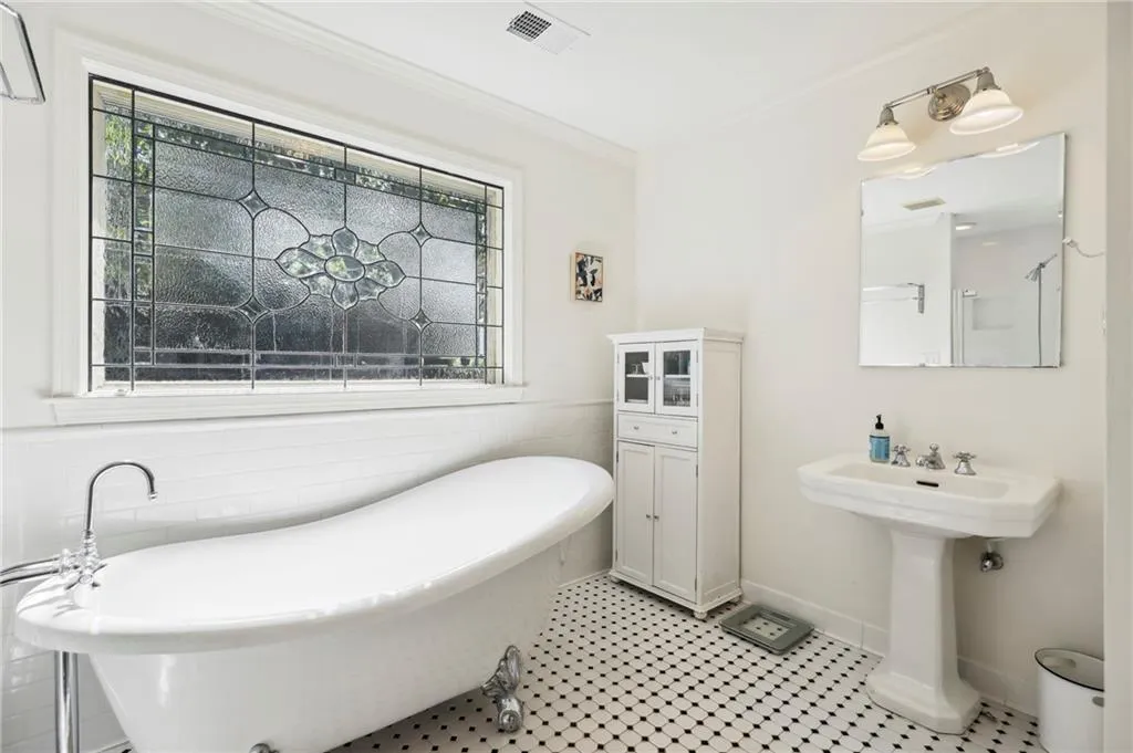 2365 Kimbrough Court, Sandy Springs, Georgia 30350, 5 Bedrooms Bedrooms, ,3 BathroomsBathrooms,Residential,Sold,2365 Kimbrough Court,7117723