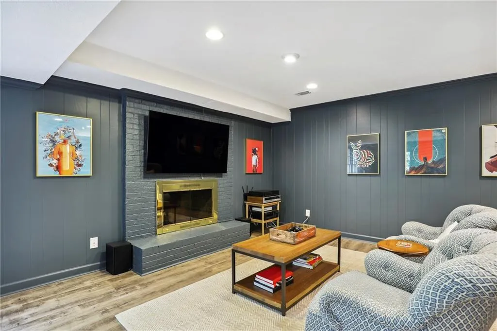 2365 Kimbrough Court, Sandy Springs, Georgia 30350, 5 Bedrooms Bedrooms, ,3 BathroomsBathrooms,Residential,Sold,2365 Kimbrough Court,7117723