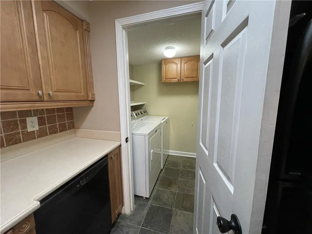 1108 Wingate Way, Sandy Springs, Georgia 30350, 2 Bedrooms Bedrooms, ,2 BathroomsBathrooms,Residential,Sold,1108 Wingate Way,7001637