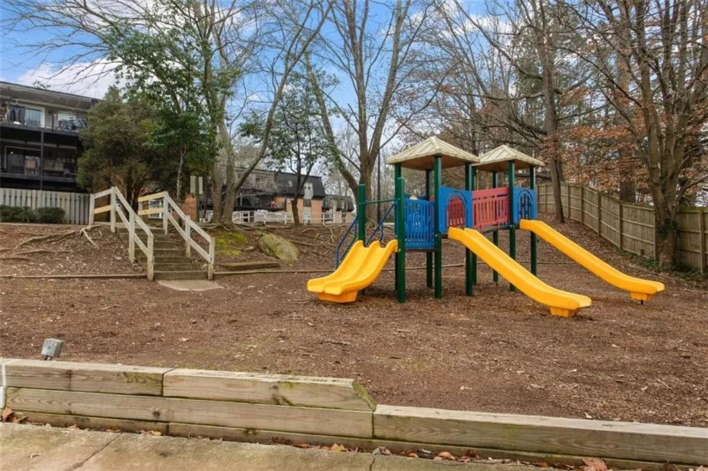 345 Winding River Drive Unit E, Sandy Springs, Georgia 30350, 3 Bedrooms Bedrooms, ,2 BathroomsBathrooms,Residential,Sold,345 Winding River Drive Unit E,6835162