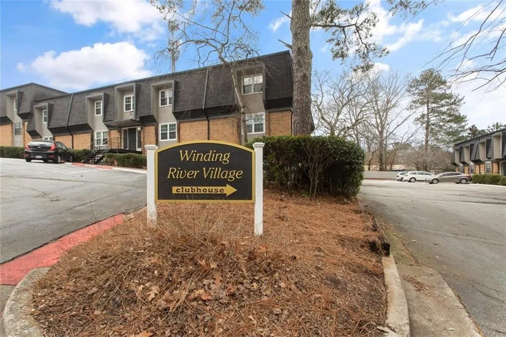 345 Winding River Drive Unit E, Sandy Springs, Georgia 30350, 3 Bedrooms Bedrooms, ,2 BathroomsBathrooms,Residential,Sold,345 Winding River Drive Unit E,6835162