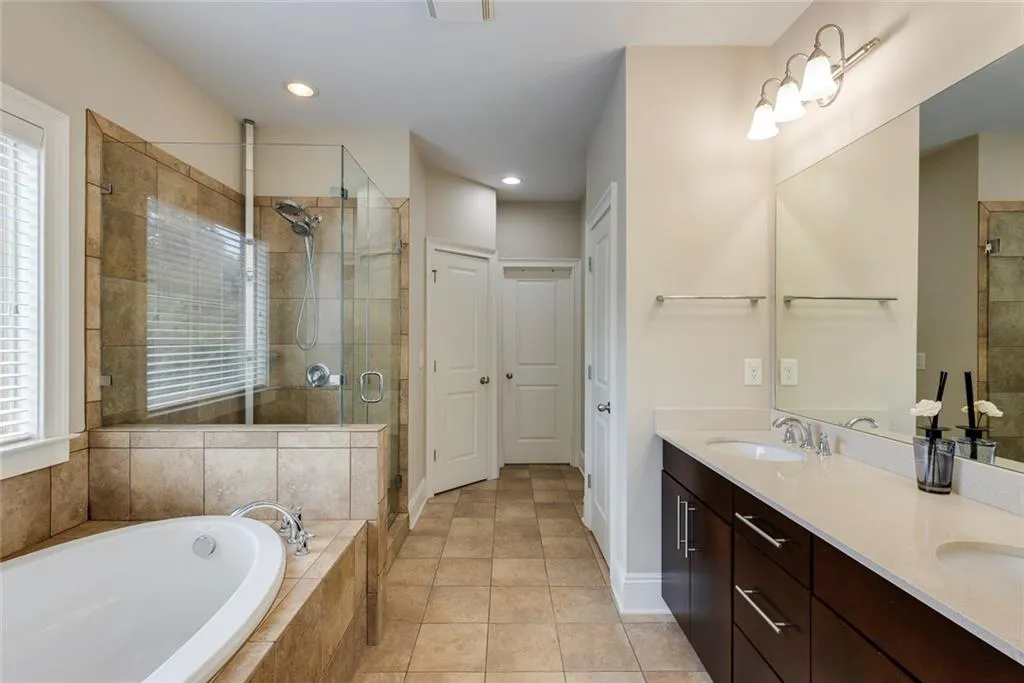 196 Alderwood Point, Atlanta, Georgia 30328, 3 Bedrooms Bedrooms, ,3 BathroomsBathrooms,Residential,Sold,196 Alderwood Point,7401976