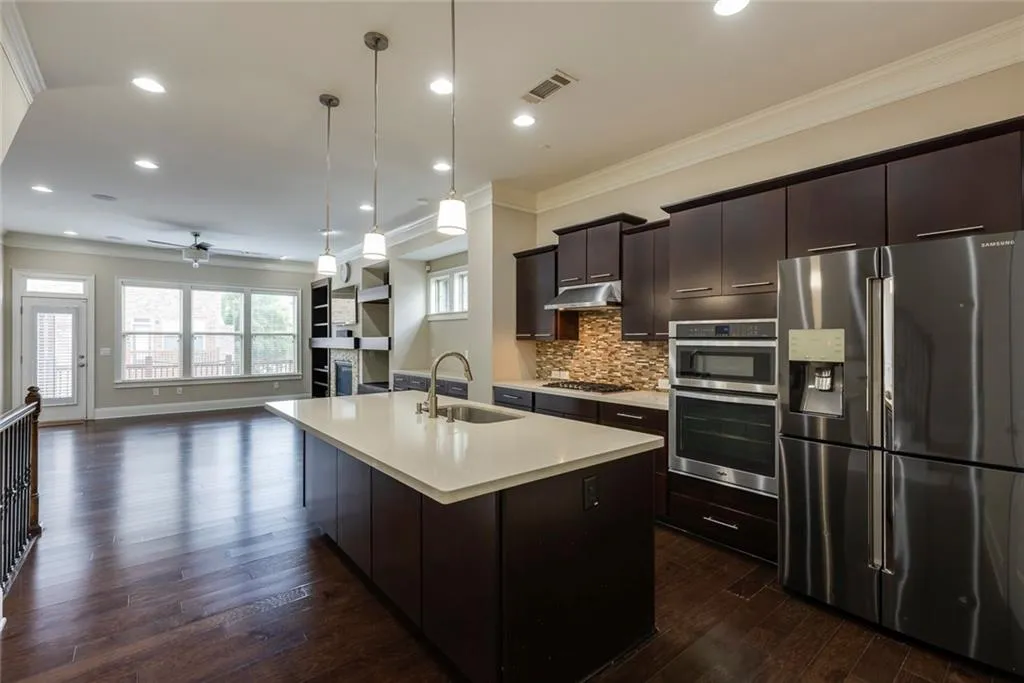 196 Alderwood Point, Atlanta, Georgia 30328, 3 Bedrooms Bedrooms, ,3 BathroomsBathrooms,Residential,Sold,196 Alderwood Point,7401976