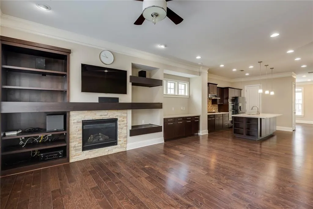 196 Alderwood Point, Atlanta, Georgia 30328, 3 Bedrooms Bedrooms, ,3 BathroomsBathrooms,Residential,Sold,196 Alderwood Point,7401976