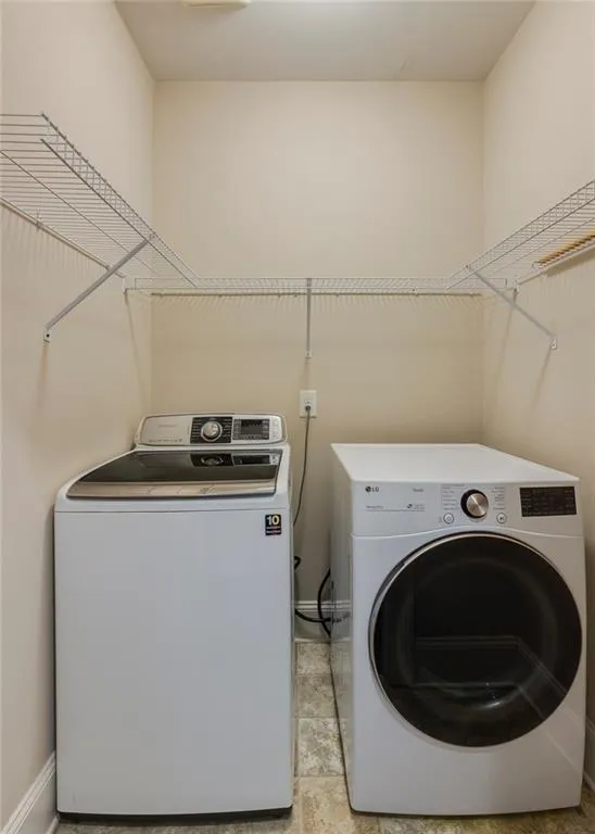 196 Alderwood Point, Atlanta, Georgia 30328, 3 Bedrooms Bedrooms, ,3 BathroomsBathrooms,Residential,Sold,196 Alderwood Point,7401976