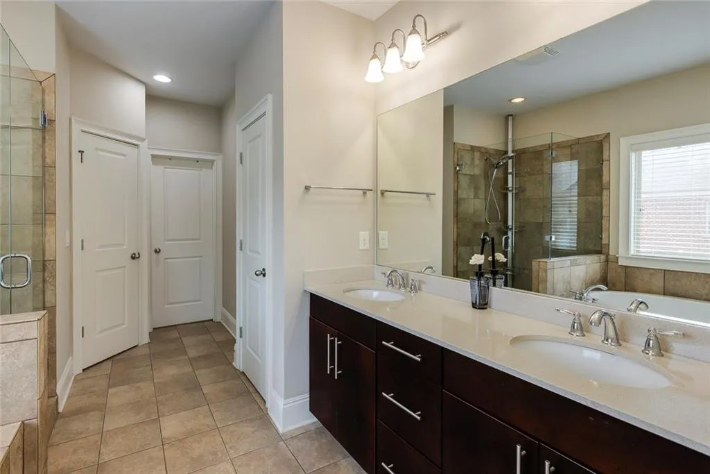 196 Alderwood Point, Atlanta, Georgia 30328, 3 Bedrooms Bedrooms, ,3 BathroomsBathrooms,Residential,Sold,196 Alderwood Point,7401976