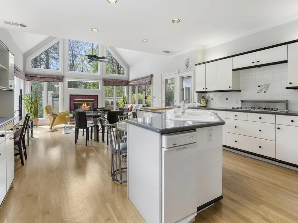 115 Cross Roads Court, Sandy Springs, Georgia 30327, 3 Bedrooms Bedrooms, ,3 BathroomsBathrooms,Residential,Sold,115 Cross Roads Court,7195755 115 Cross Roads Court, Sandy Springs, Georgia 30327, 3 Bedrooms Bedrooms, ,3 BathroomsBathrooms,Residential,Sold,115 Cross Roads Court,7195755