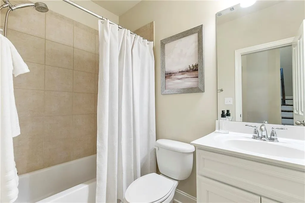 Terrace level Full bathroom