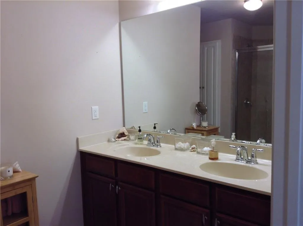 7180 Glisten Avenue Unit 7180, Sandy Springs, Georgia 30328, 3 Bedrooms Bedrooms, ,3 BathroomsBathrooms,Residential,Sold,7180 Glisten Avenue Unit 7180,5649713