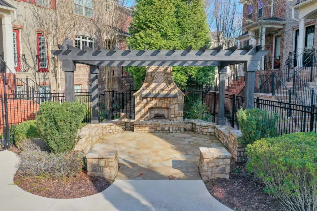 153 Alderwood Hill NE Unit 116, Sandy Springs, Georgia 30328, 4 Bedrooms Bedrooms, ,3 BathroomsBathrooms,Residential,Sold,153 Alderwood Hill NE Unit 116,7349313