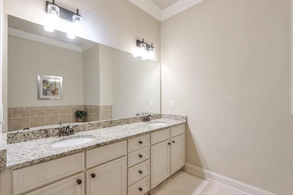 153 Alderwood Hill NE Unit 116, Sandy Springs, Georgia 30328, 4 Bedrooms Bedrooms, ,3 BathroomsBathrooms,Residential,Sold,153 Alderwood Hill NE Unit 116,7349313