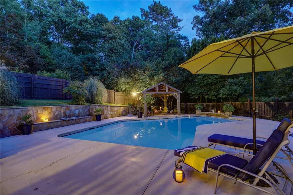 1670 Chevron Way, Sandy Springs, Georgia 30350, 5 Bedrooms Bedrooms, ,3 BathroomsBathrooms,Residential,Sold,1670 Chevron Way,7090695