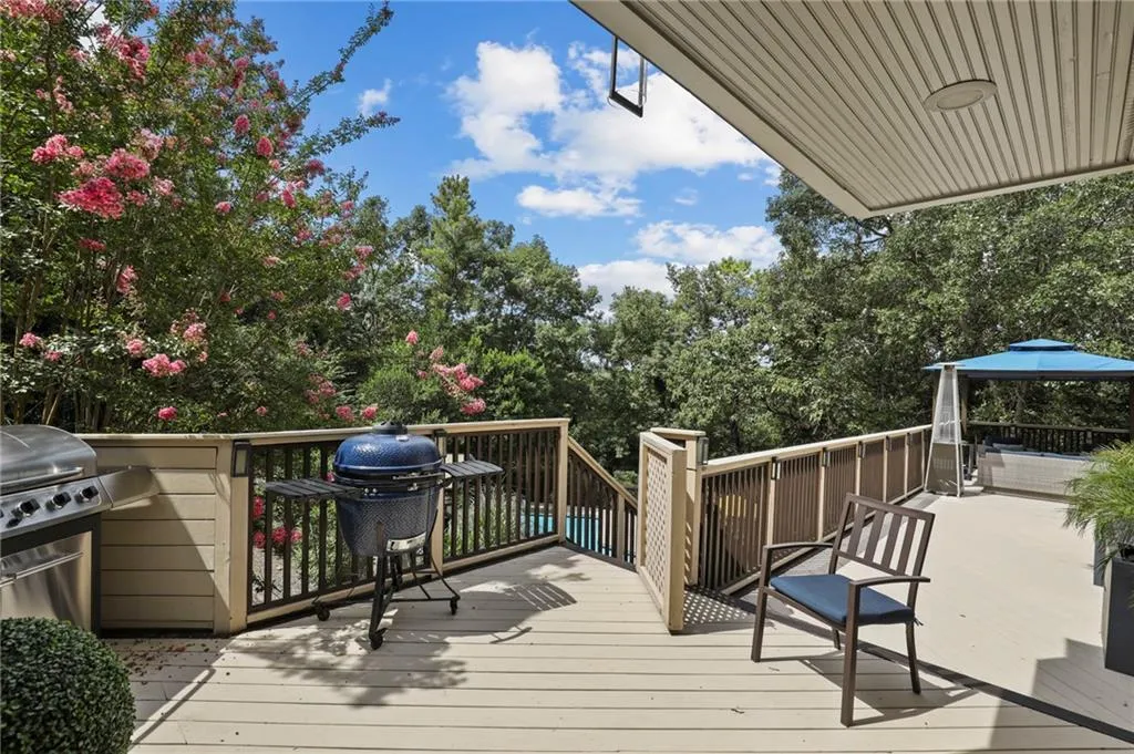 1670 Chevron Way, Sandy Springs, Georgia 30350, 5 Bedrooms Bedrooms, ,3 BathroomsBathrooms,Residential,Sold,1670 Chevron Way,7090695